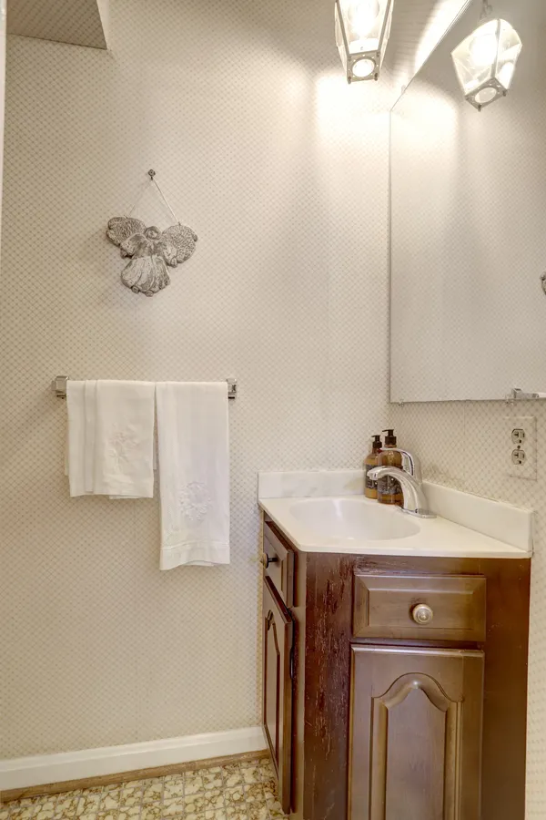 $900,000 | 402 2nd Street, Alexandria, VA 22314