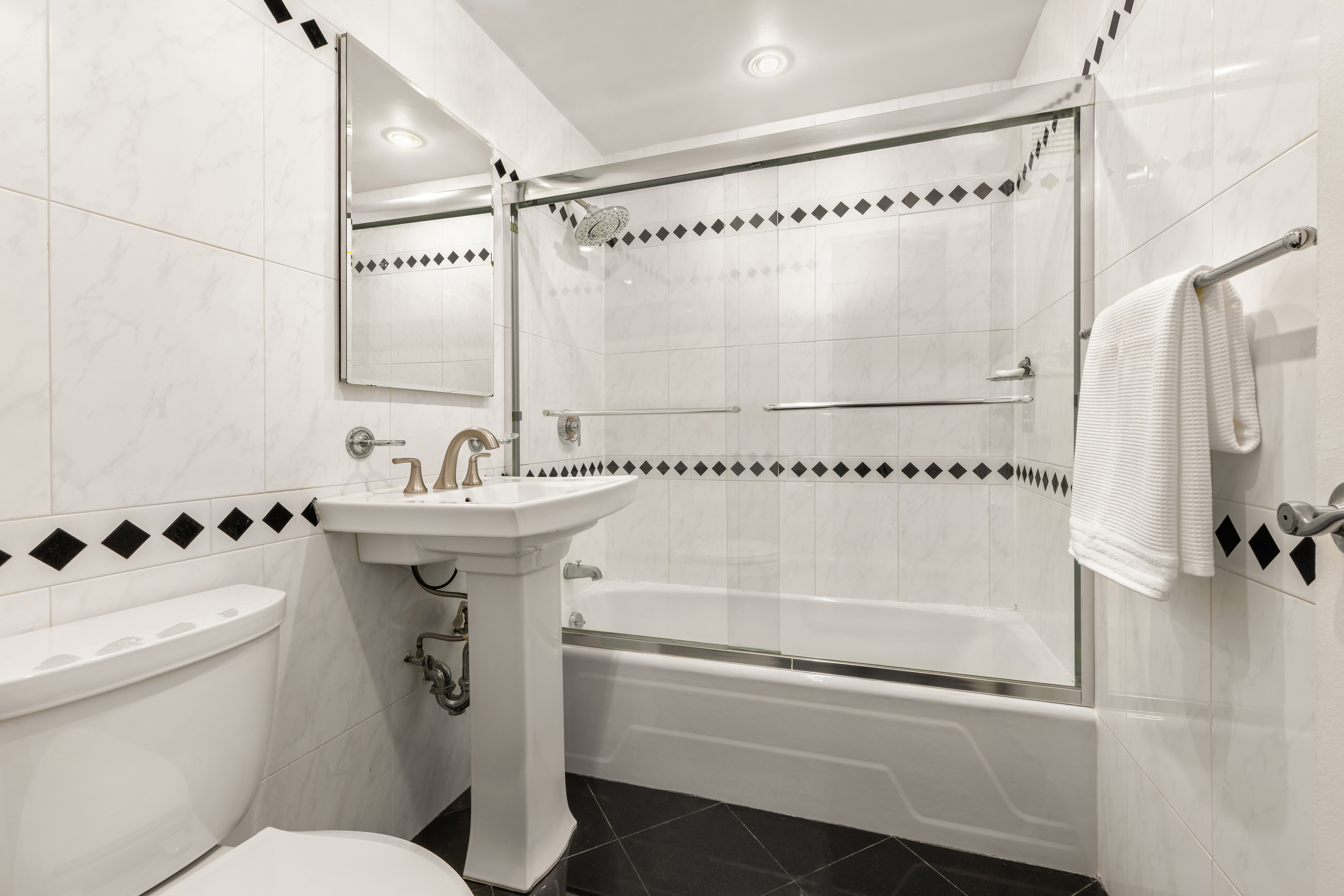 250 East 65th Street, Unit 10C Manhattan, NY 10065 - Photo 6 of 11