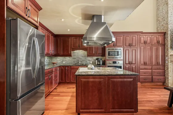 $1,400,000 | 802-10 Locust Street, Unit 201, Philadelphia, PA 19107