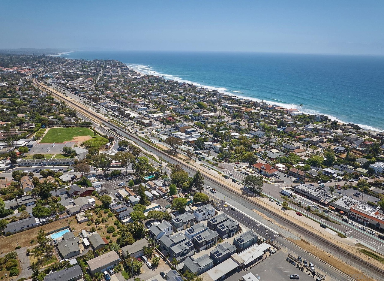 561 North Vulcan Avenue Encinitas, CA 92024 - Photo 31 of 35