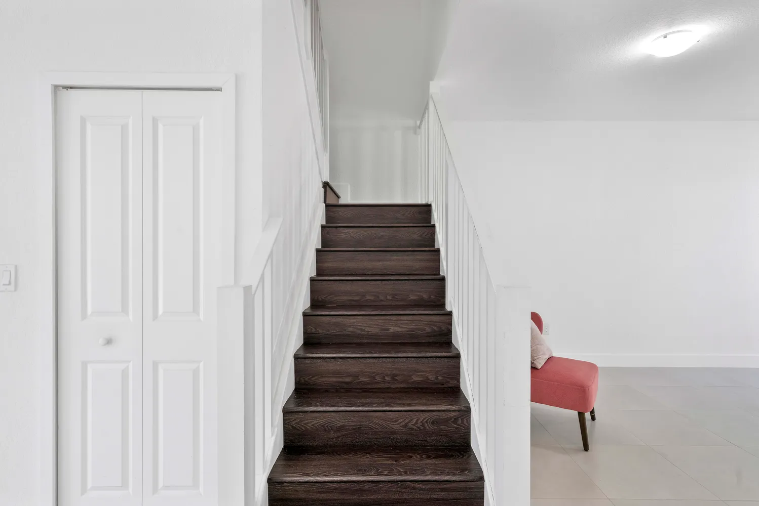 a view of entryway with a rug