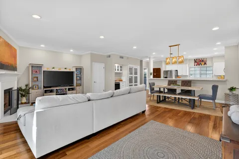 $1,975,000 | 928 11th Street, Unit 2, Santa Monica, CA 90403