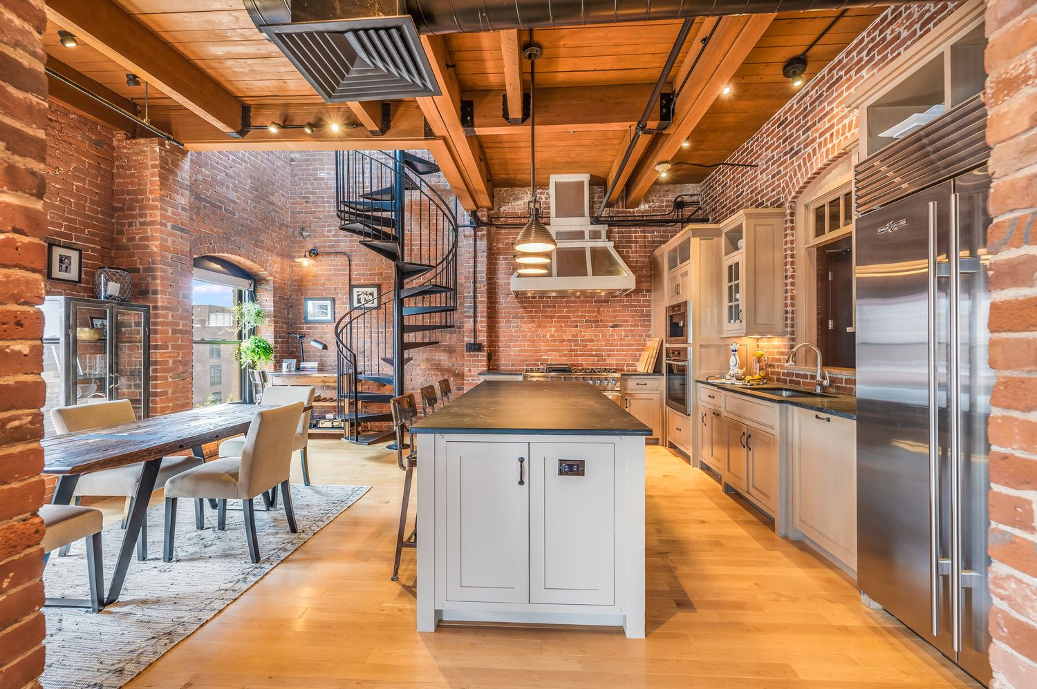 $2,545,000 | 21 Wormwood Street, Unit 611, Boston, MA 02210
