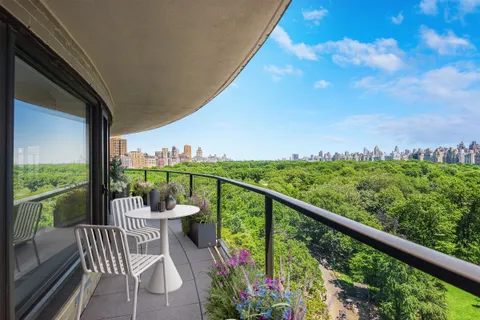 $3,995,000 | 200 Central Park South, Unit 14B | Central Park South