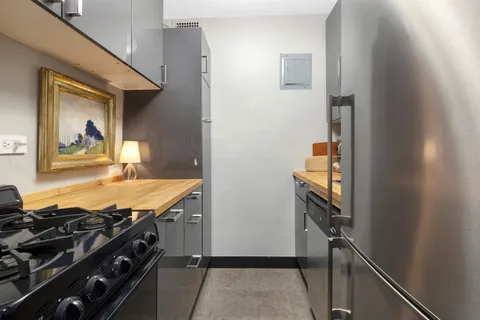 $699,000 | 101 West 12th Street, Unit 15Z | West Village