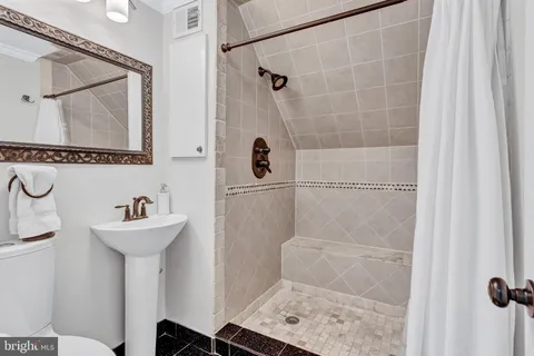 $1,095,000 | 3227 Annandale Road, Falls Church, VA 22042