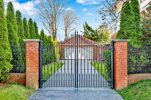 $2,000,000 | 142-15 Newport Avenue | Neponsit