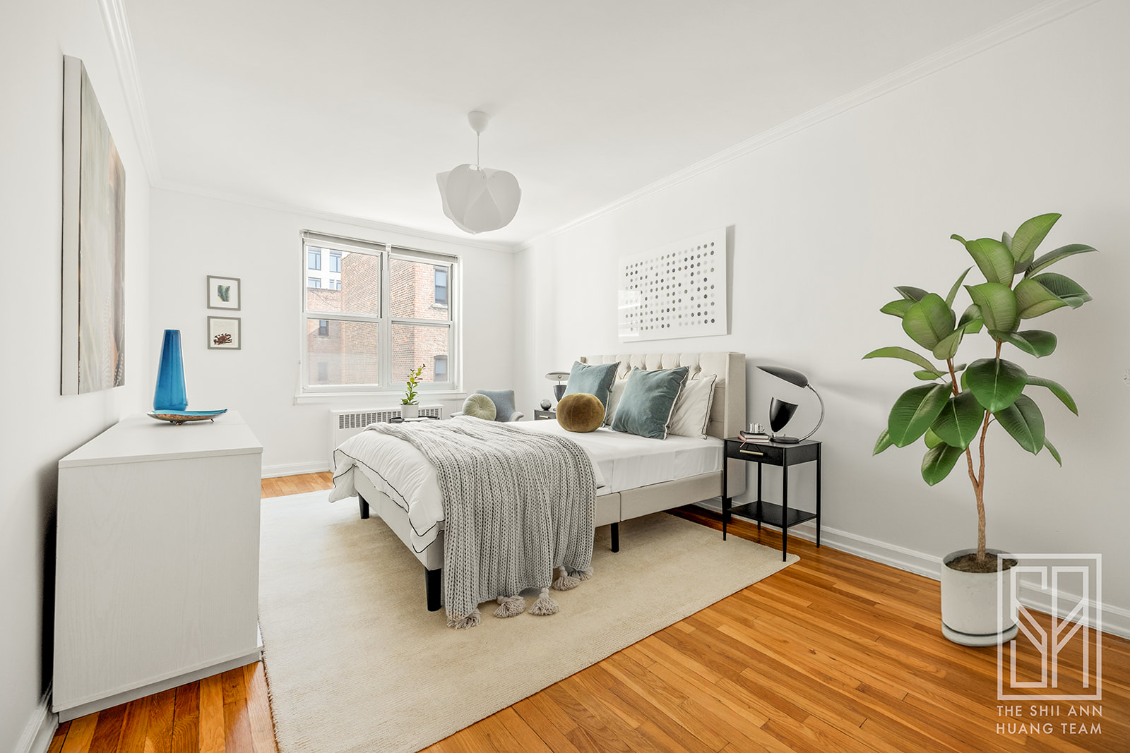 30 Monroe Place, Unit 5C Brooklyn, NY 11201 - Photo 6 of 9 a bedroom with a bed and a potted plant