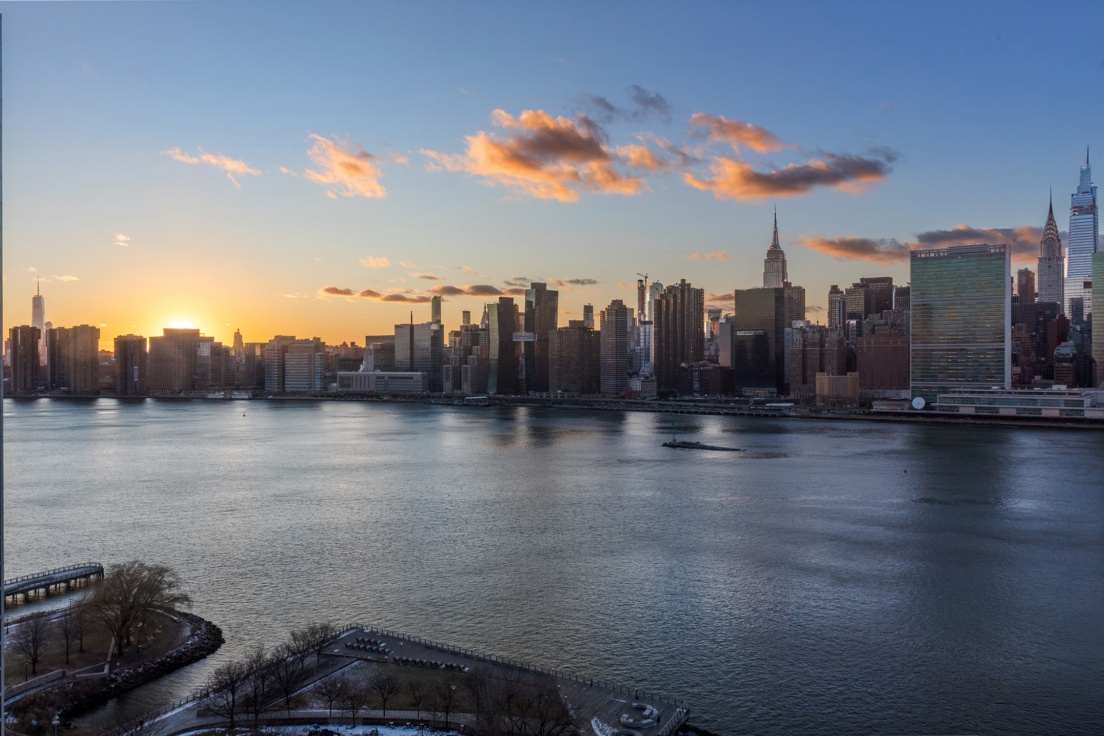 46-30 Center Boulevard, Unit PH8 Queens, NY 11109 - Photo 20 of 31 a view of lake