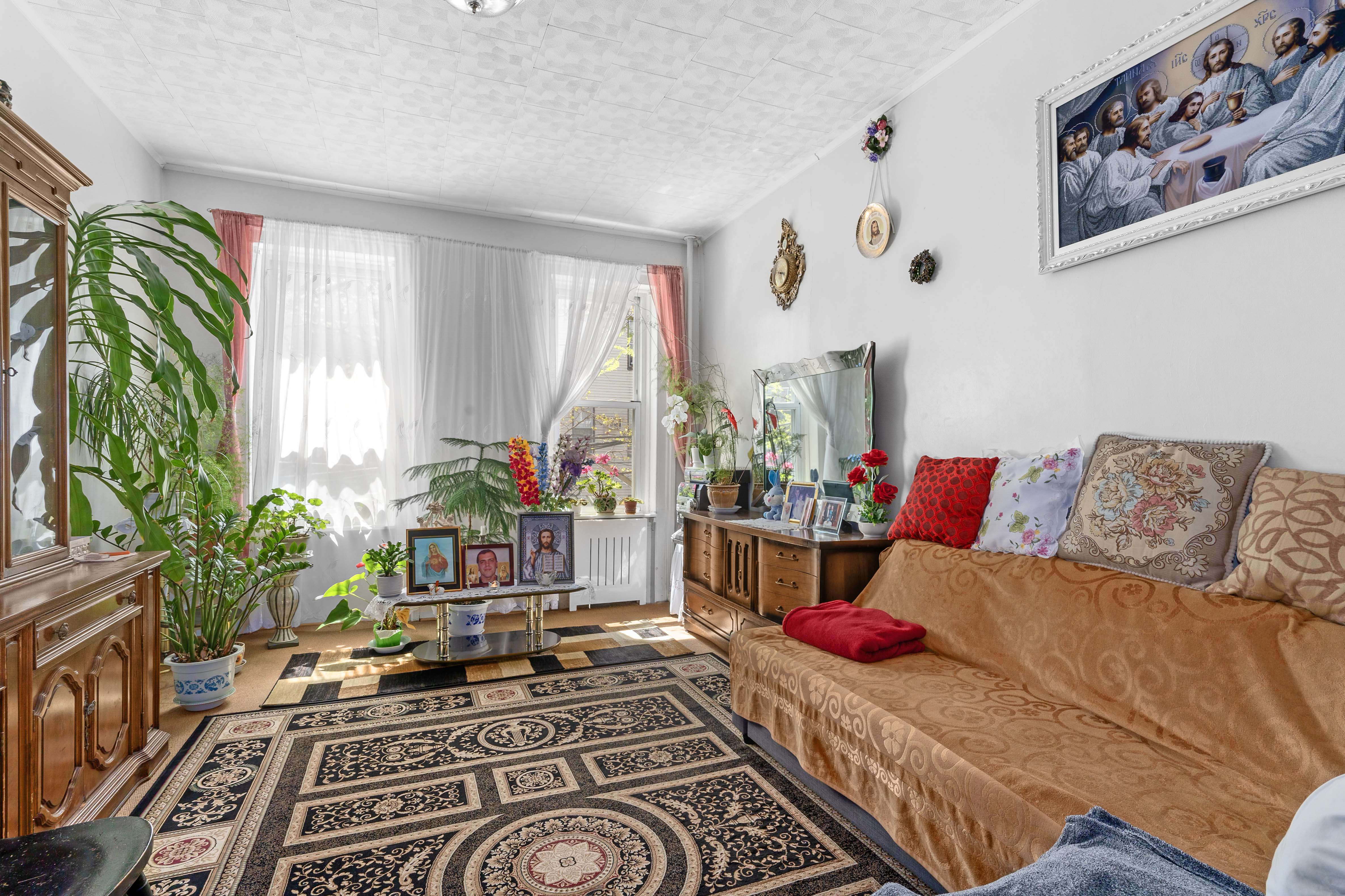 139 North 8th Street Brooklyn, NY 11249 - Photo 5 of 15 a living room with furniture and a potted plant