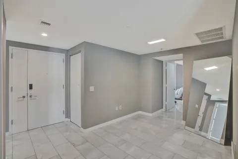$1,895,000 | 650 Northeast 32nd Street, Unit 3901, Miami, FL 33137