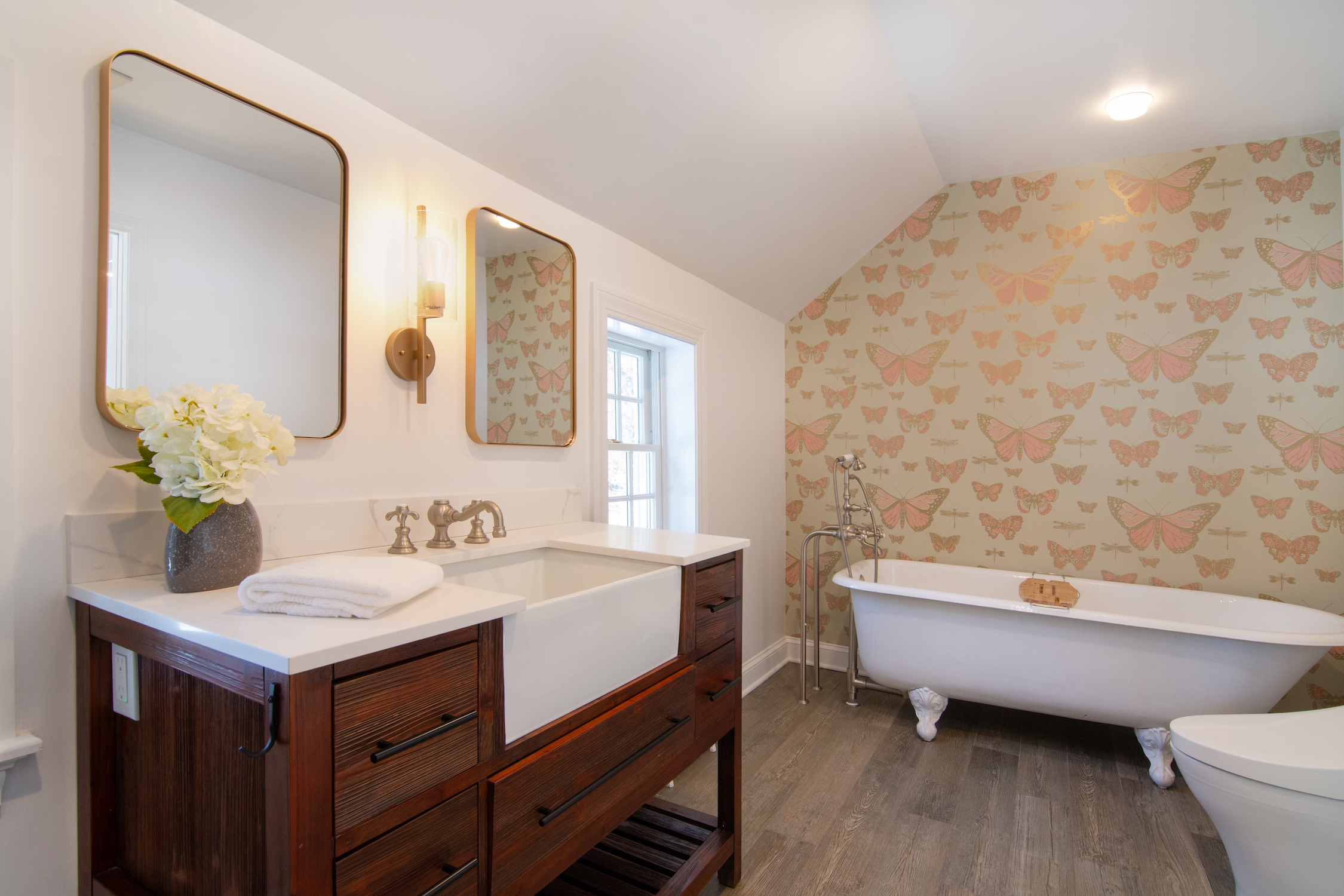 41 Harris Road Katonah, NY 10536 - Photo 27 of 48 a bathroom with a sink and a mirror