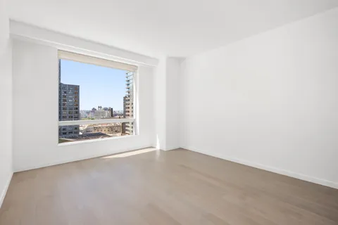$1,300,000 | 1 City Point, Unit 18H | Downtown Brooklyn