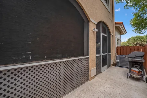 $445,000 | 595 Racquet Club Road, Unit 74, Weston, FL 33326