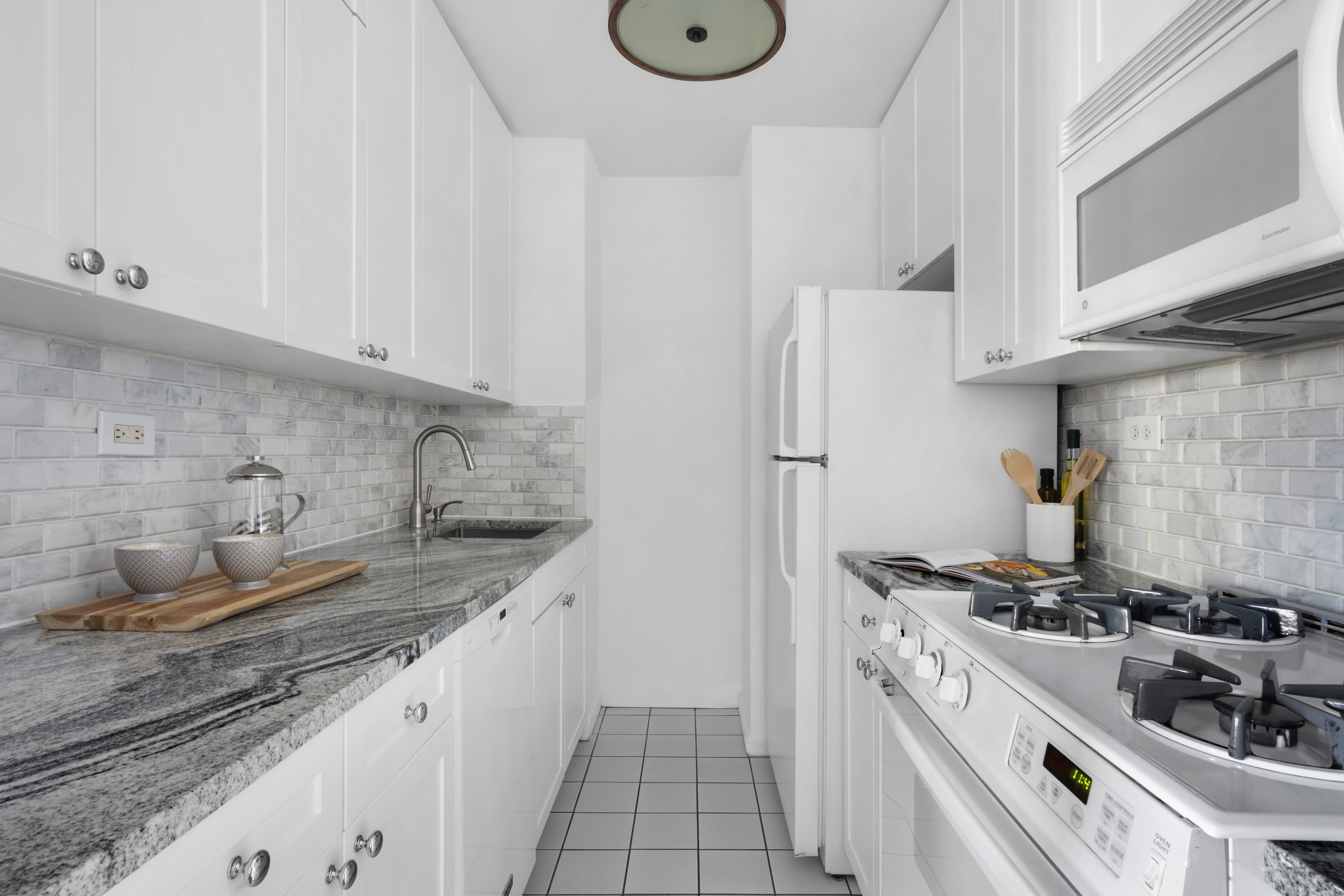 345 East 81st Street, Unit 17H Manhattan, NY 10028 - Photo 5 of 9