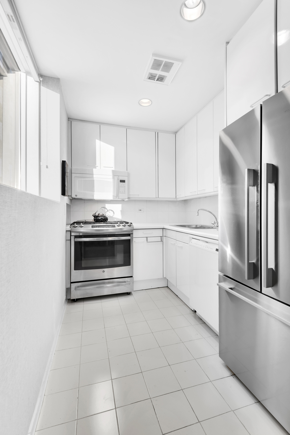 146 West 57th Street, Unit 60F Manhattan, NY 10019 - Photo 5 of 7