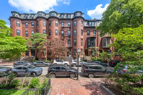 $459,000 | 8 Brimmer Street, Unit 5B, Boston, MA 02108