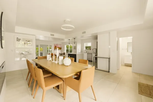 $9,500 | 725 West 51st Street, Miami Beach, FL 33140