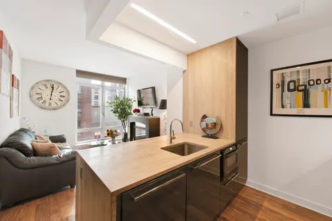 $4,475 | 2 Northside Piers, Unit 2R | Williamsburg