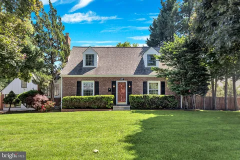 $1,095,000 | 3227 Annandale Road, Falls Church, VA 22042