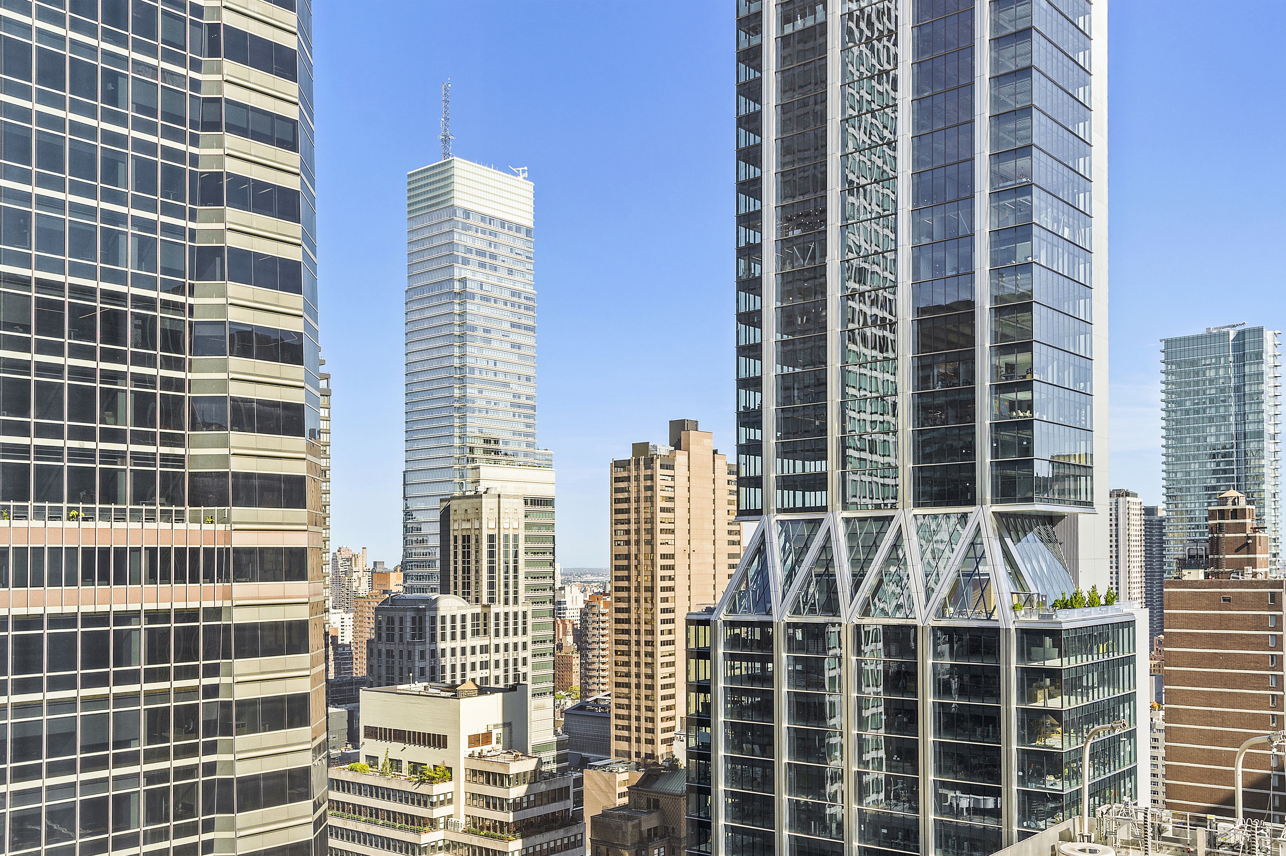 60 East 55th Street, Unit 40B Manhattan, NY 10022 - Photo 10 of 12 a front view of a building