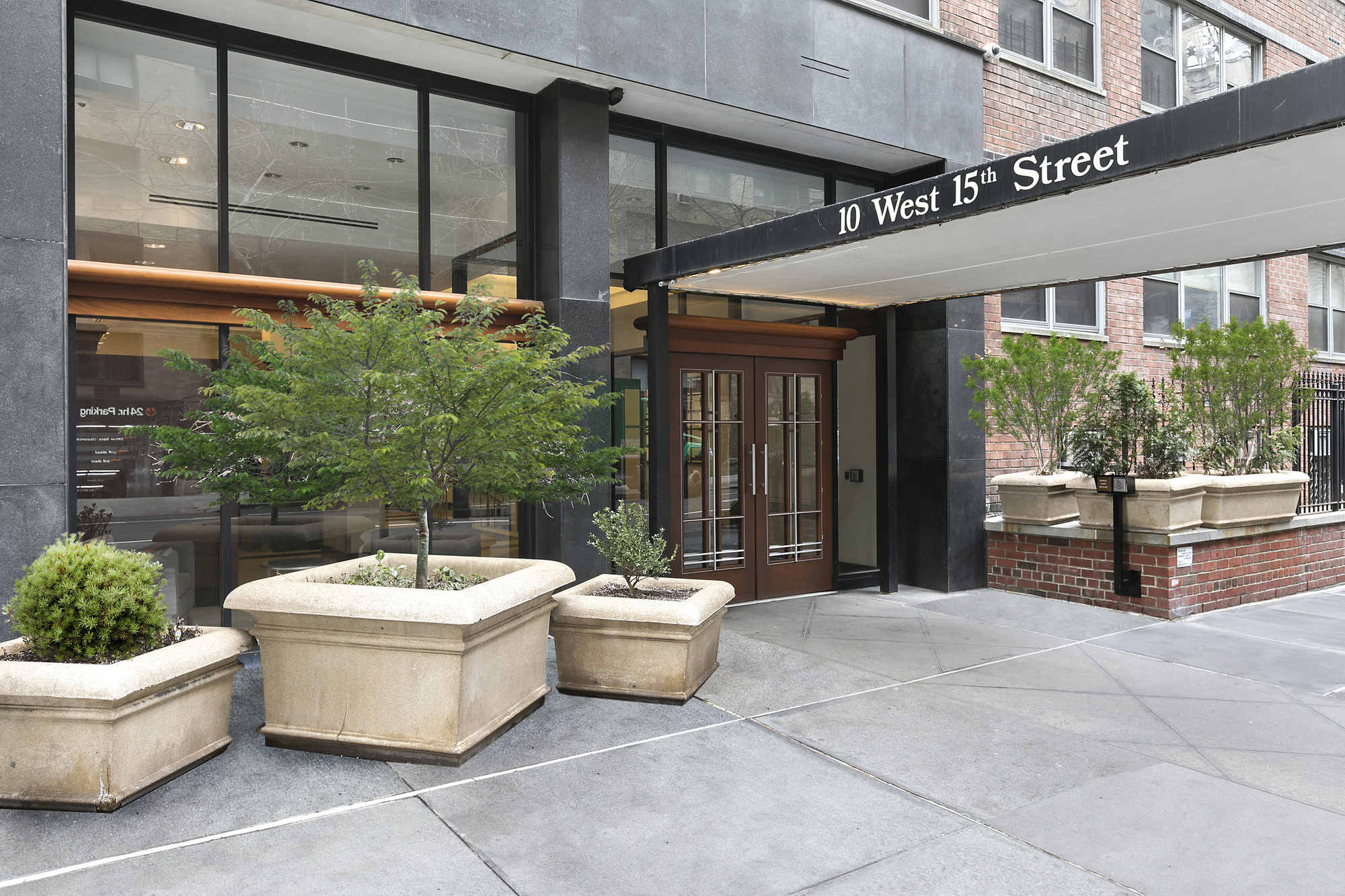 10 West 15th Street, Unit 1721 Manhattan, NY 10011 - Photo 8 of 10 a outdoor space with patio furniture and garden