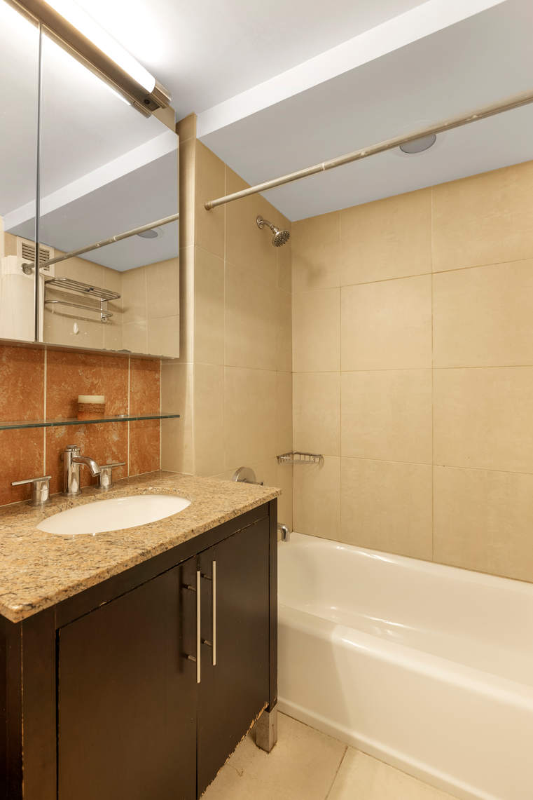 555 West 23rd Street, Unit N7R Manhattan, NY 10011 - Photo 6 of 13