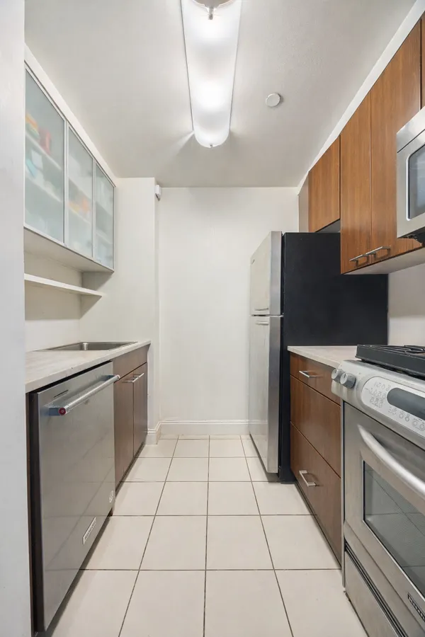 $850,000 | 215-217 East 96th Street, Unit 26F | Upper East Side