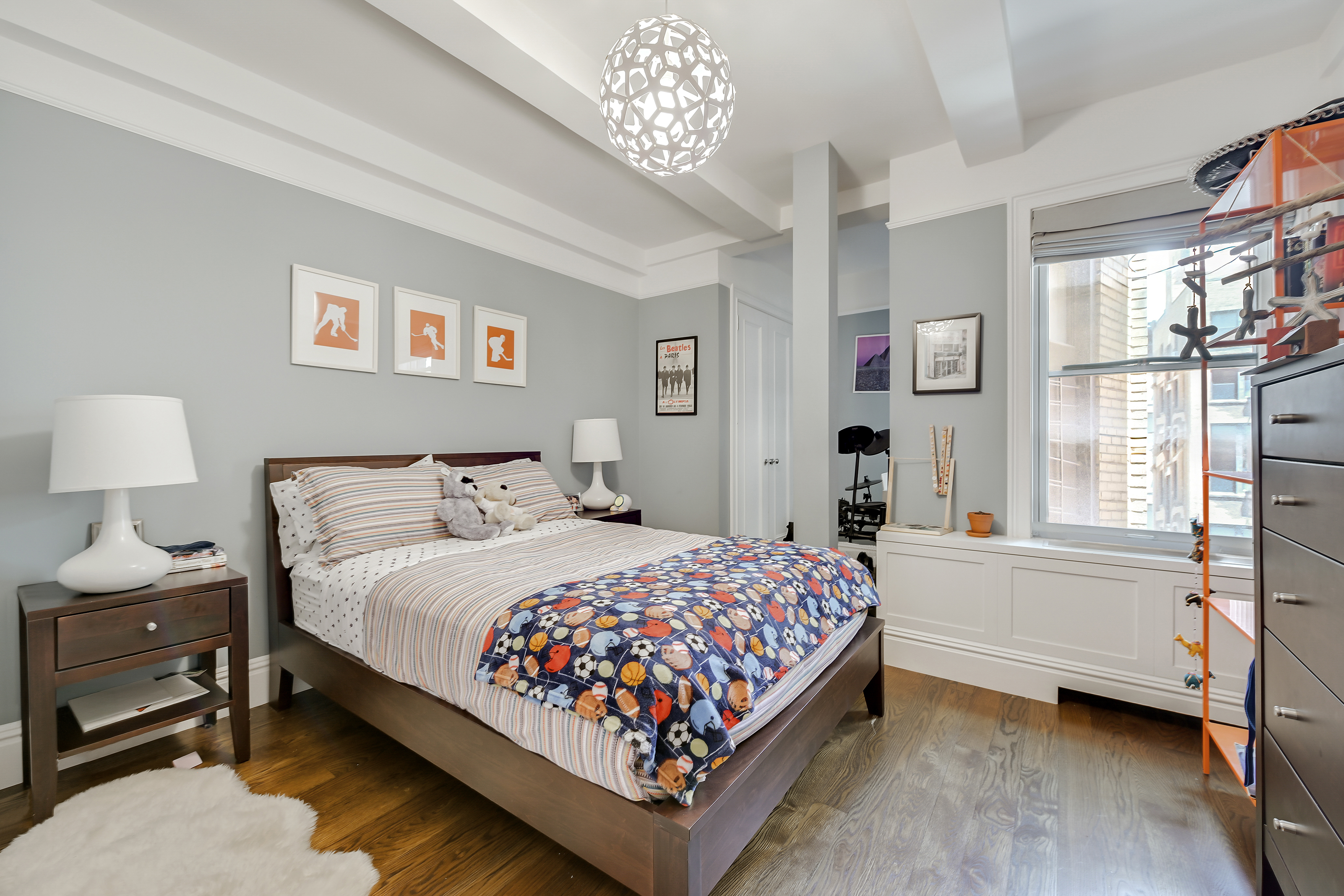 7 East 85th Street, Unit 5AB Manhattan, NY 10028 - Photo 7 of 12 a bedroom with a bed and a window