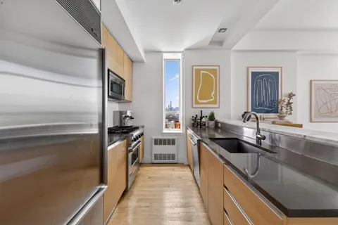 $2,290,000 | 20 Bayard Street, Unit 12A | Williamsburg