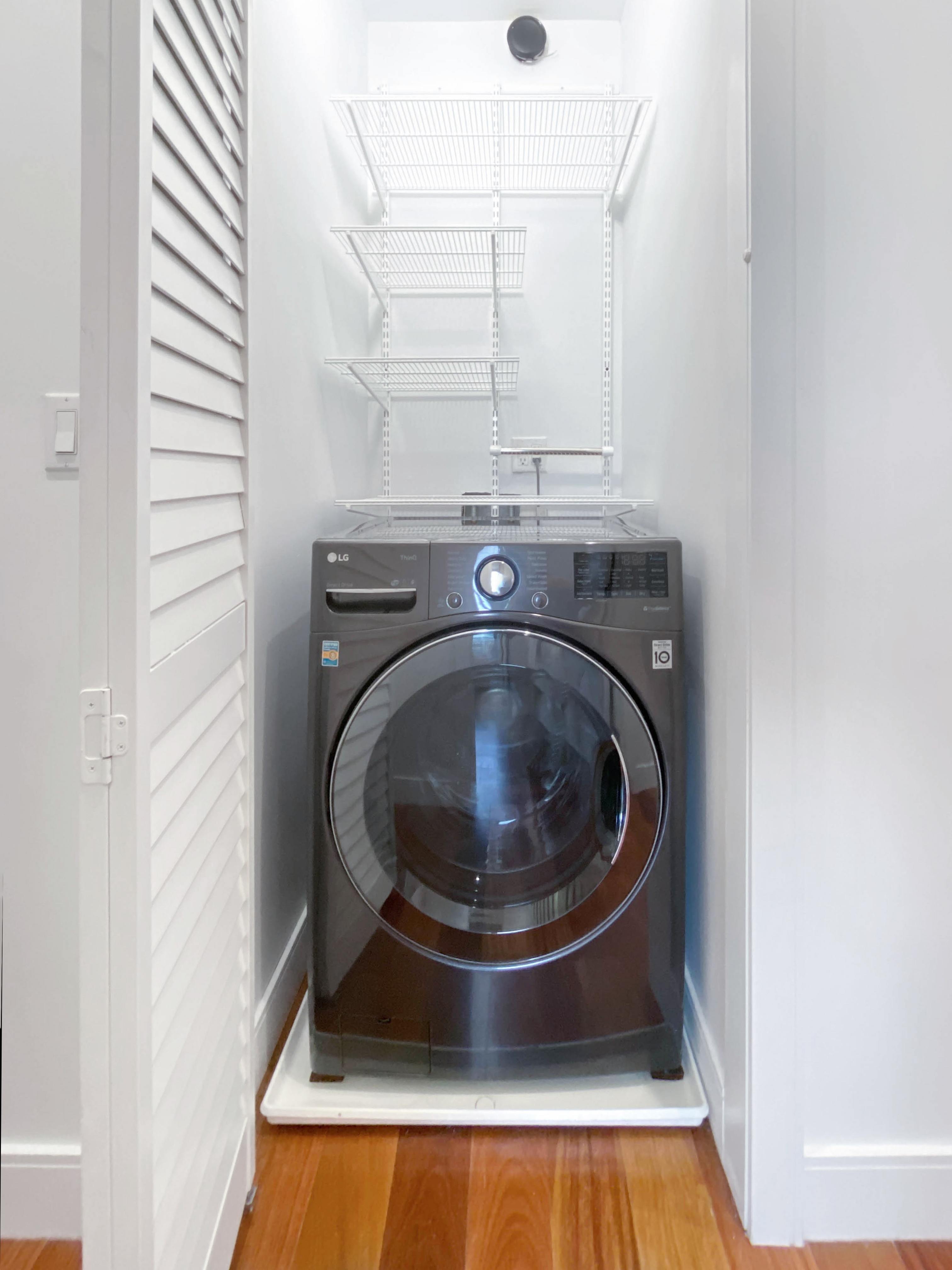200 West 109th Street, Unit E4 Manhattan, NY 10025 - Photo 7 of 13 a utility room with dryer and washer