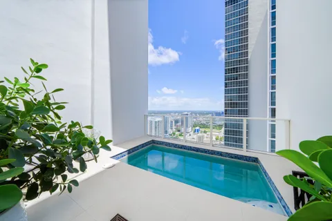 $5,199,000 | 1040 Biscayne Boulevard, Unit 4403, Miami, FL 33132