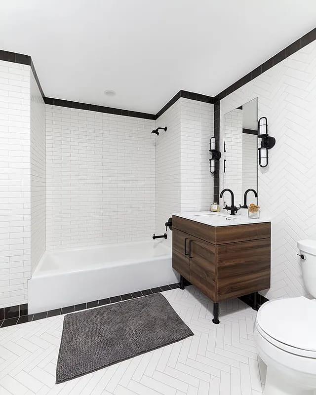 21 India Street, Unit 2101 Brooklyn, NY 11222 - Photo 5 of 22 a bathroom with a bathtub and a sink