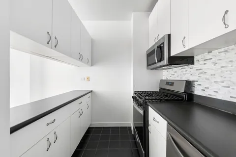 $825,000 | 360 East 88th Street, Unit 4B | Upper East Side