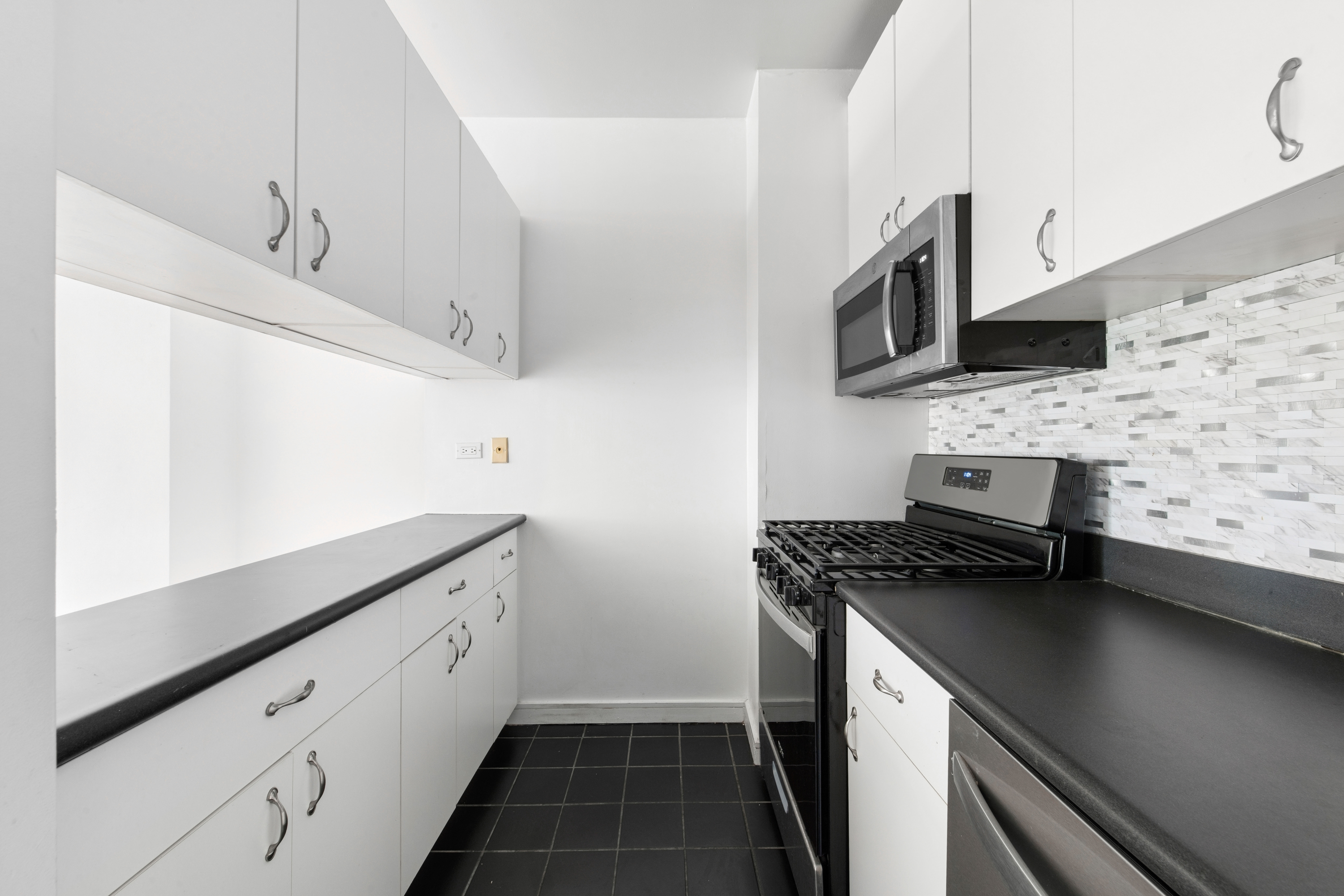 360 East 88th Street, Unit 4B Manhattan, NY 10128 - Photo 6 of 11