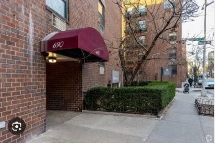 $9,900 | 690 Washington Street, Unit 1A | West Village