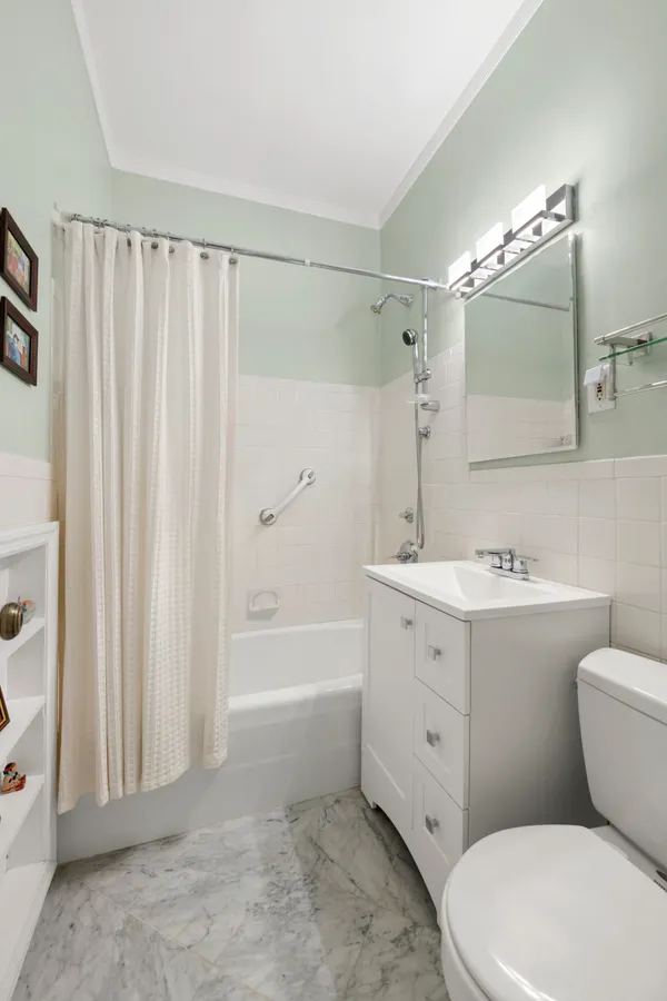$950,000 | 140 West End Avenue, Unit 30M | Upper West Side