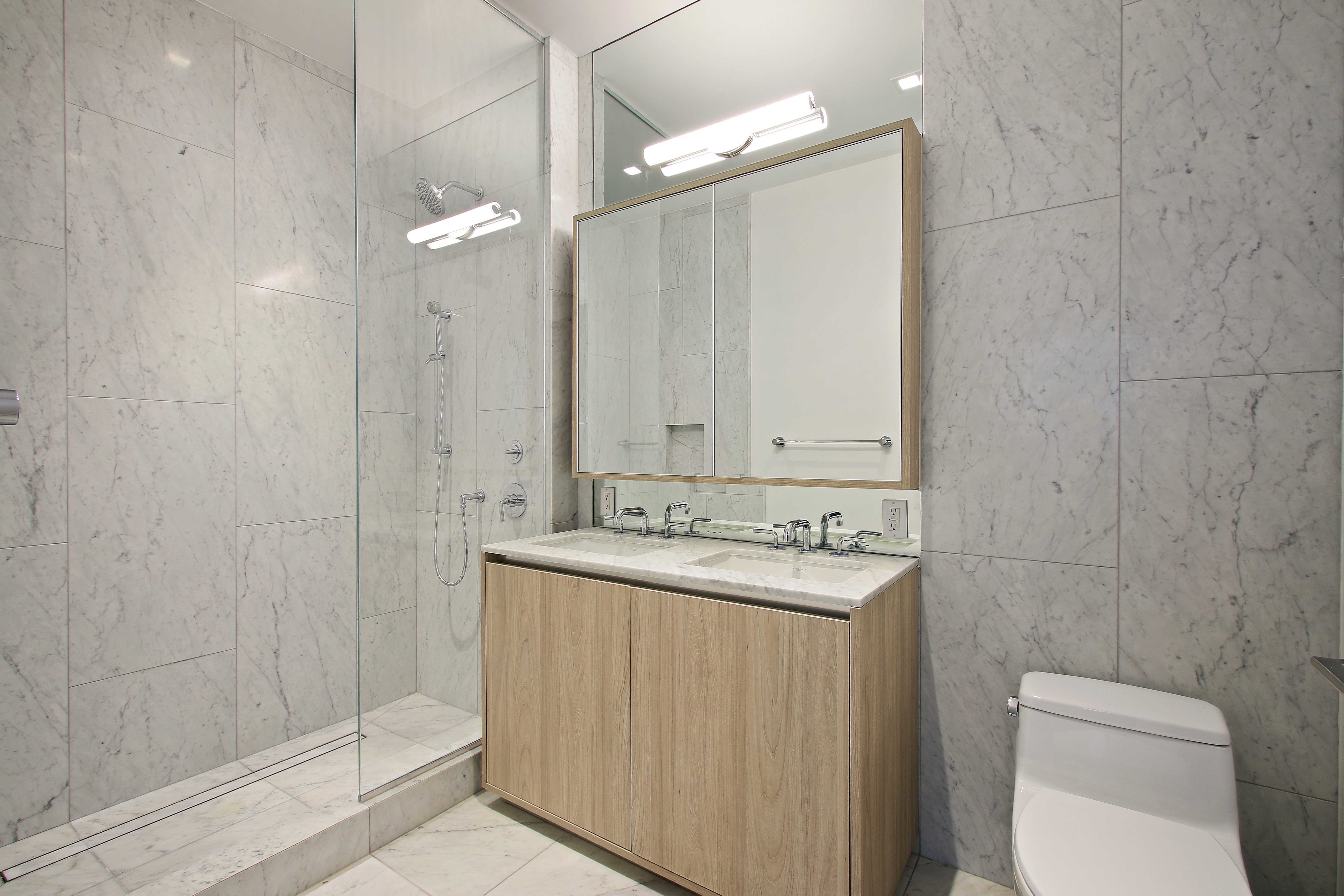 13-33 Jackson Avenue, Unit 10D Queens, NY 11101 - Photo 4 of 10