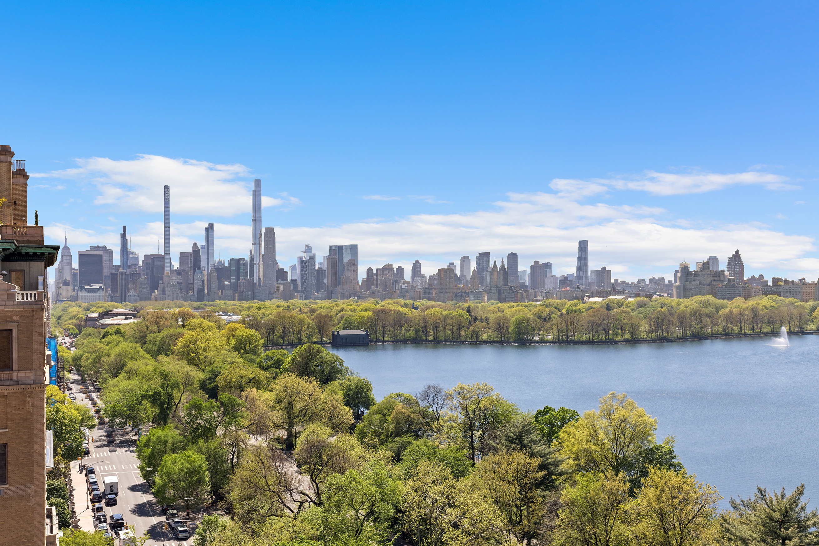1115 5th Avenue, Unit 15A Manhattan, NY 10128 - Photo 9 of 27 a view of a city with a lake