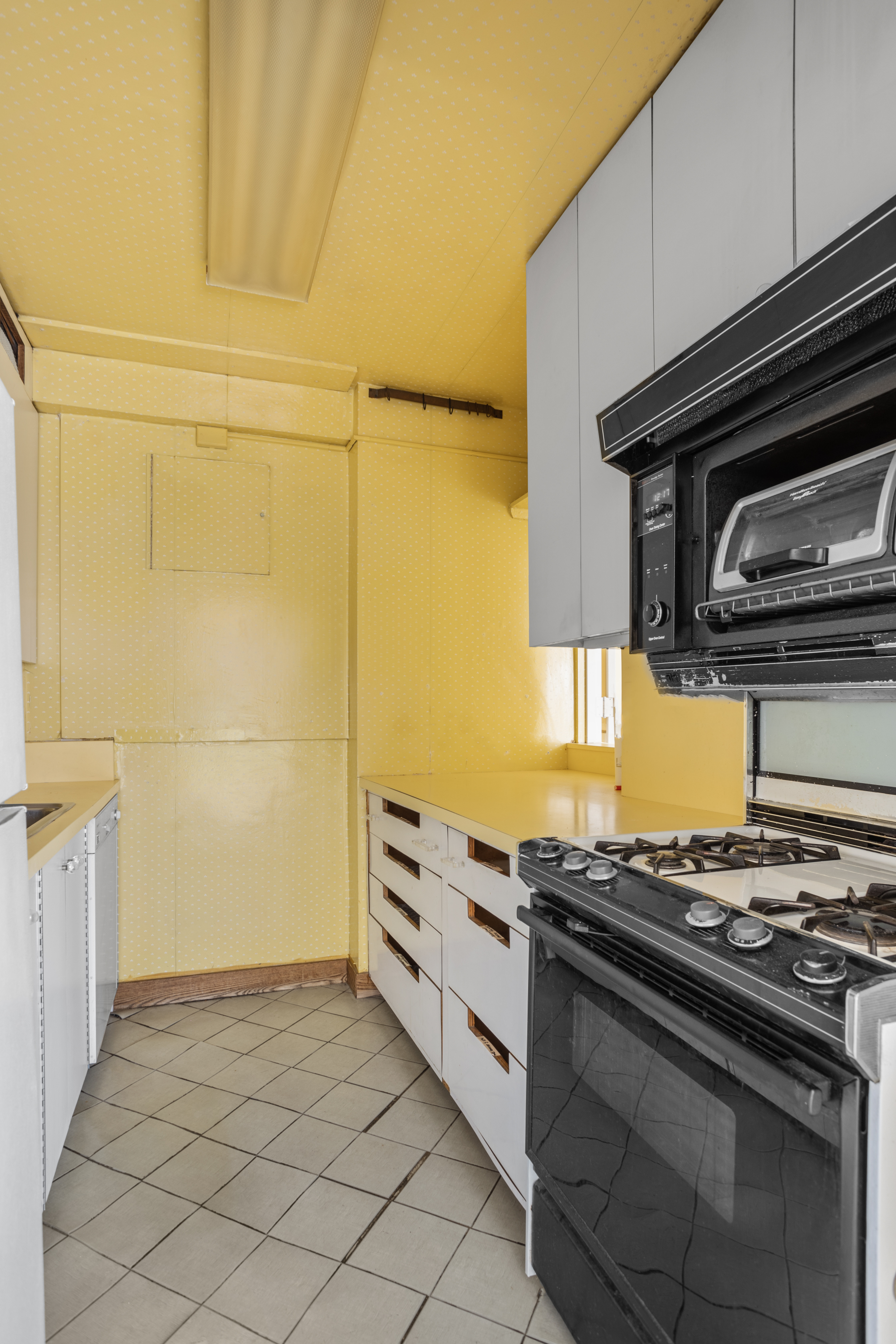 203 East 72nd Street, Unit 17C Manhattan, NY 10021 - Photo 6 of 13