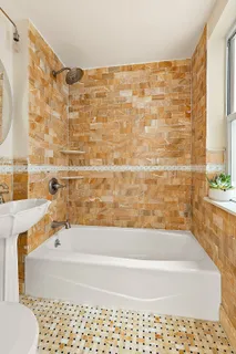 $850,000 | 62 Montague Street, Unit 8D | Brooklyn Heights