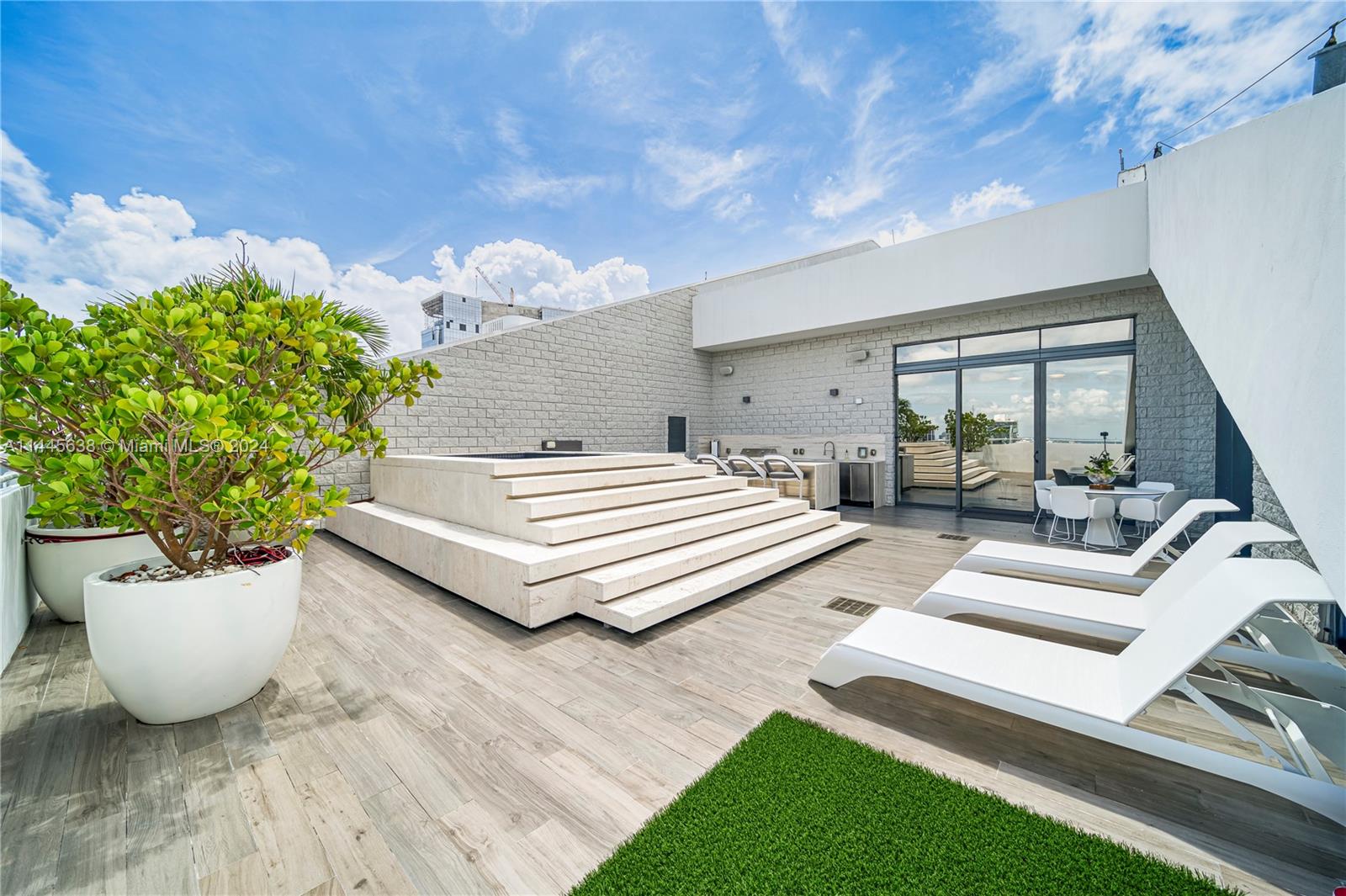 88 Southwest 7th Street, Unit PH4303 Miami, FL 33130 - Photo 3 of 97