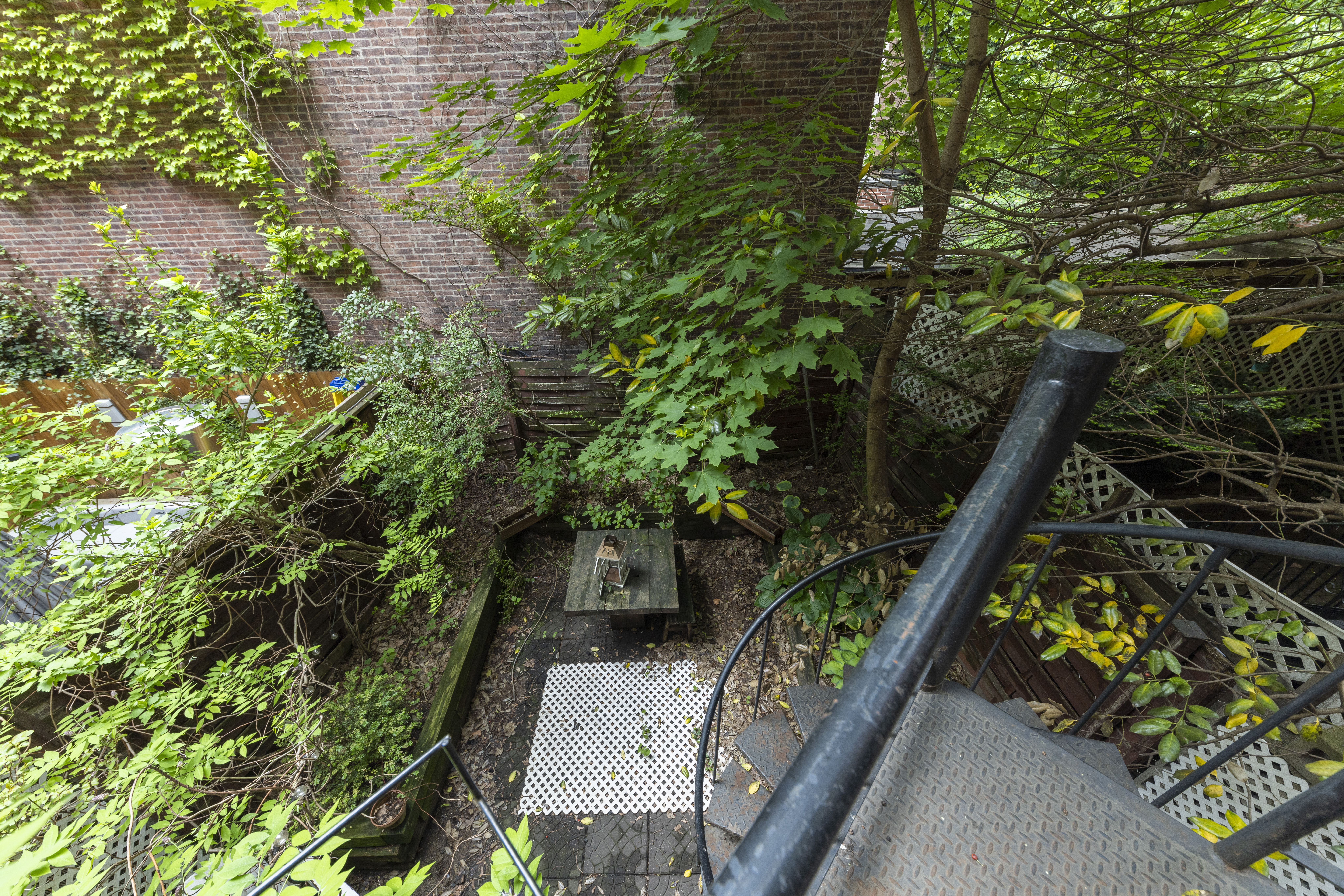 1384 Lexington Avenue, Unit 2 Manhattan, NY 10128 - Photo 3 of 11 a view of an outdoor space