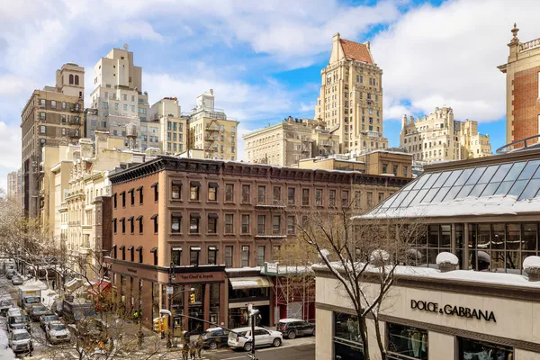 $3,150,000 | 30 East 62nd Street, Unit 4A | Lenox Hill