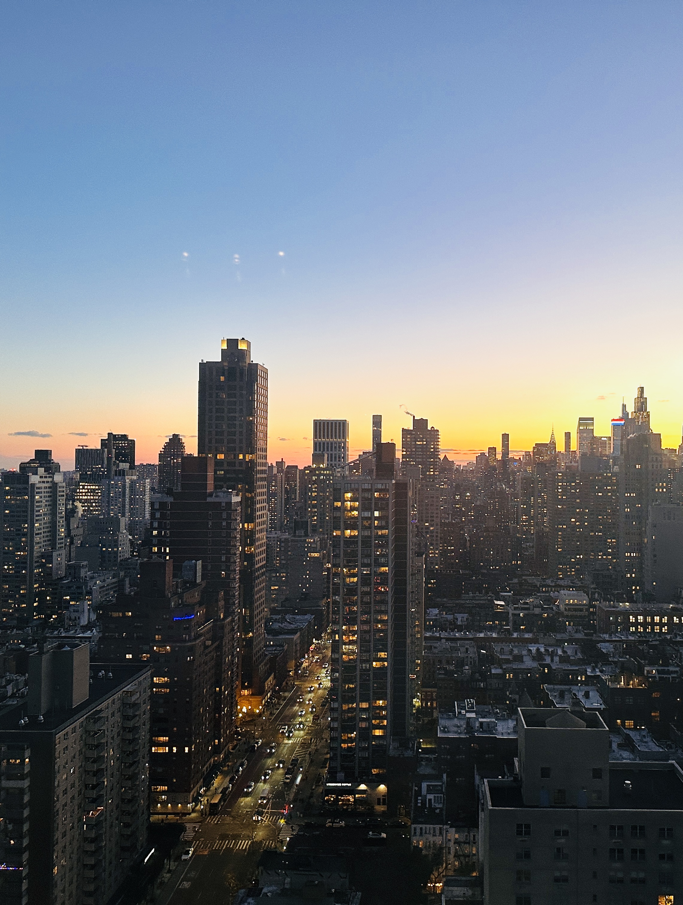 360 East 88th Street, Unit 34A Manhattan, NY 10128 - Photo 26 of 38 a view of a city