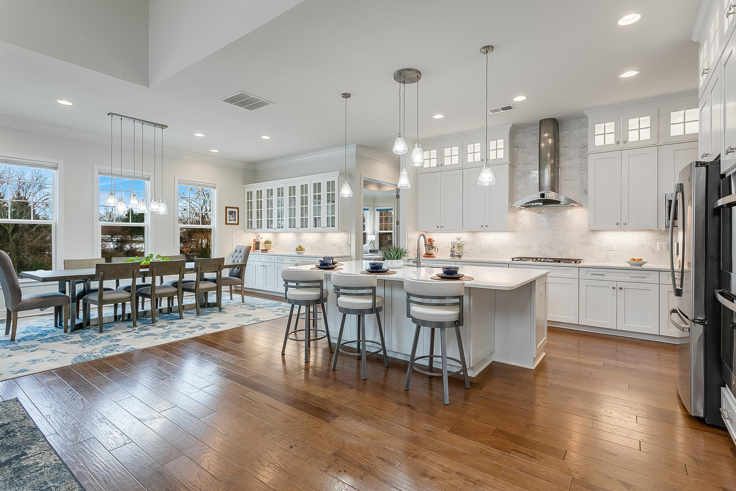 1011 Justinian Street Leesburg, VA 20175 - Photo 6 of 56 a kitchen with lots of counter top space and painting on the wall