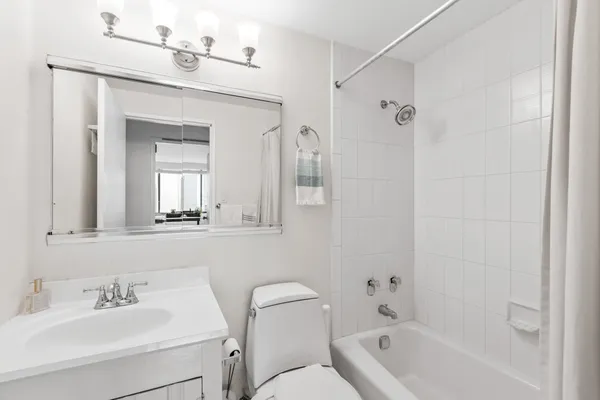 $2,400,000 | 63 Downing Street, Unit 8C | West Village