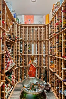 a view of entryway with outdoor shower