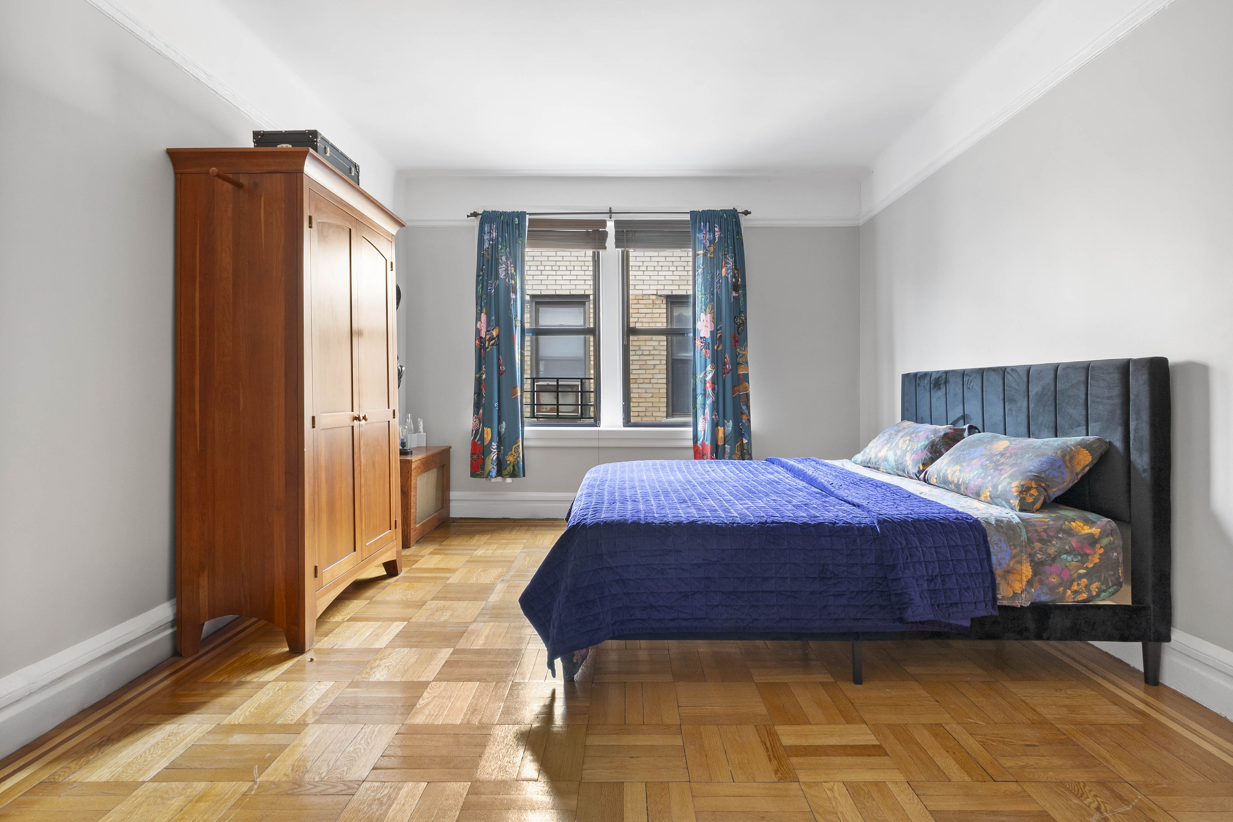 371 Fort Washington Avenue, Unit 6C Manhattan, NY 10033 - Photo 5 of 11 a bedroom with a bed and a window