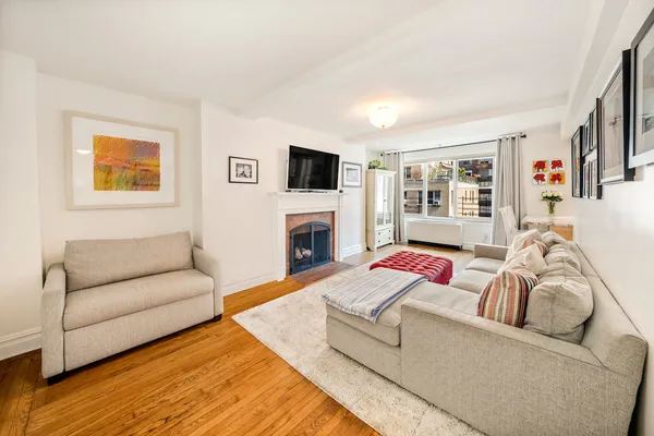 $565,000 | 424 East 52nd Street, Unit 9B | Midtown East